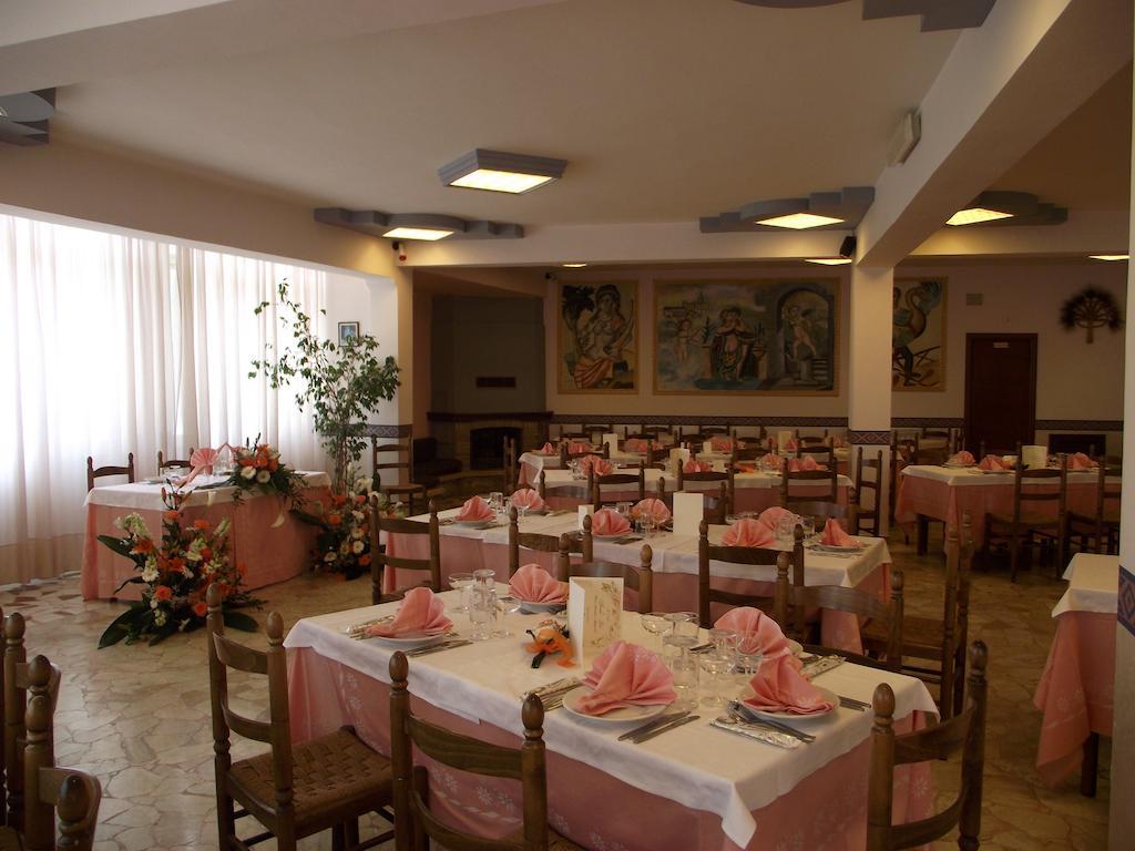 Hotel Ristorante Mosaici ピアッツァ・アルメリーナ エクステリア 写真