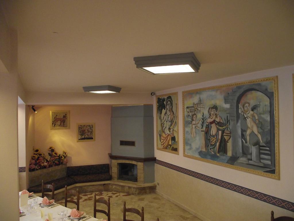 Hotel Ristorante Mosaici ピアッツァ・アルメリーナ エクステリア 写真