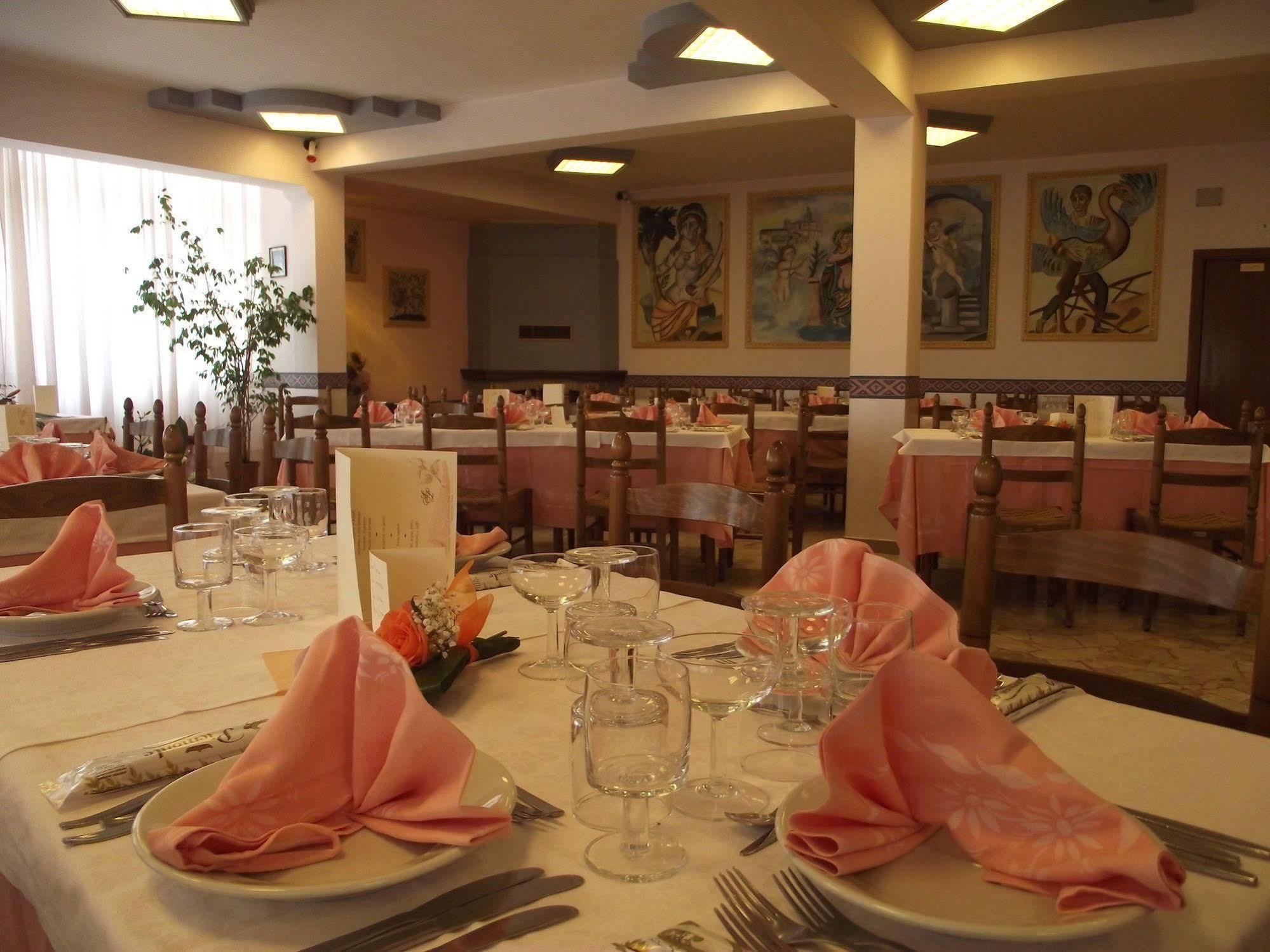 Hotel Ristorante Mosaici ピアッツァ・アルメリーナ エクステリア 写真